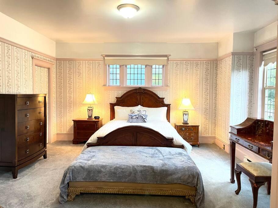 Parlor Suite In Heritage Manor, Fairfield, Near Dt Виктория Экстерьер фото