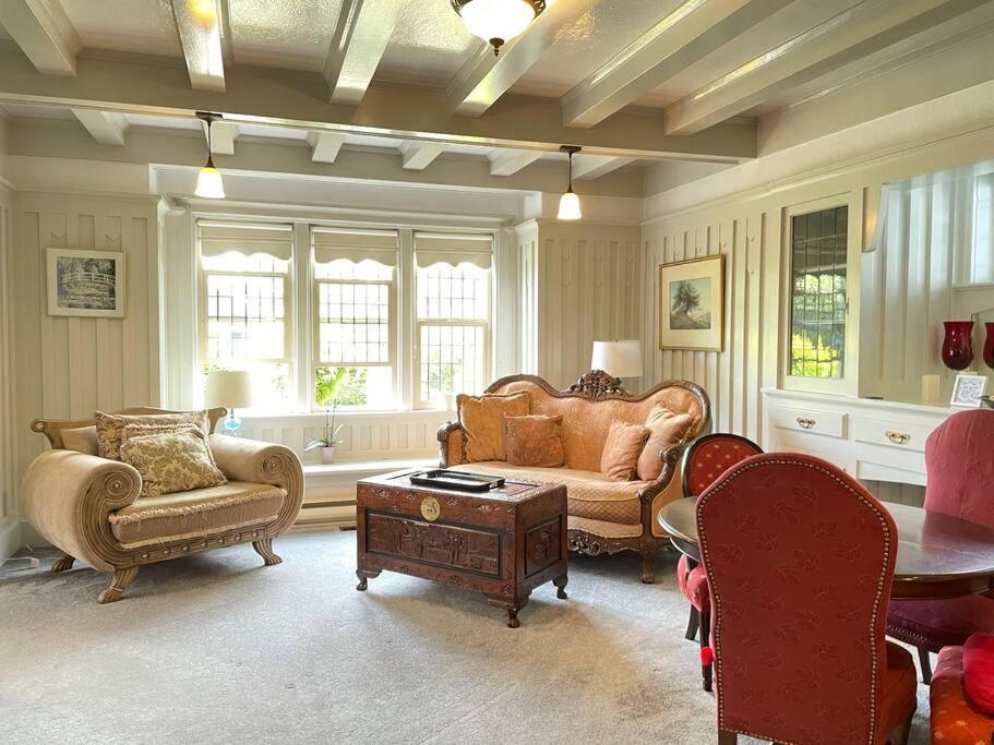 Parlor Suite In Heritage Manor, Fairfield, Near Dt Виктория Экстерьер фото
