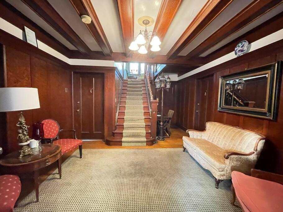 Parlor Suite In Heritage Manor, Fairfield, Near Dt Виктория Экстерьер фото