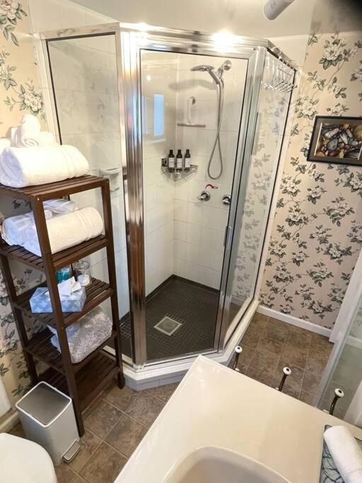 Parlor Suite In Heritage Manor, Fairfield, Near Dt Виктория Экстерьер фото